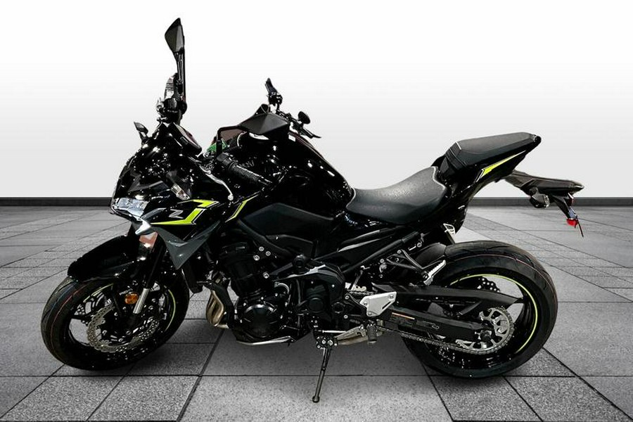 2024 Kawasaki Z900 ABS Metallic Spark Black/Metallic Matte Dark Gray