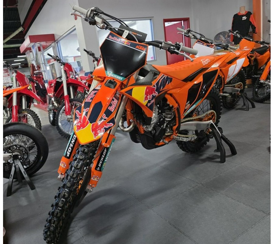 2025 Kawasaki KLR650 S Metallic Matte Old School Green ABS