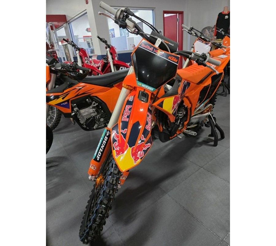 2025 Kawasaki KLR650 S Metallic Matte Old School Green ABS