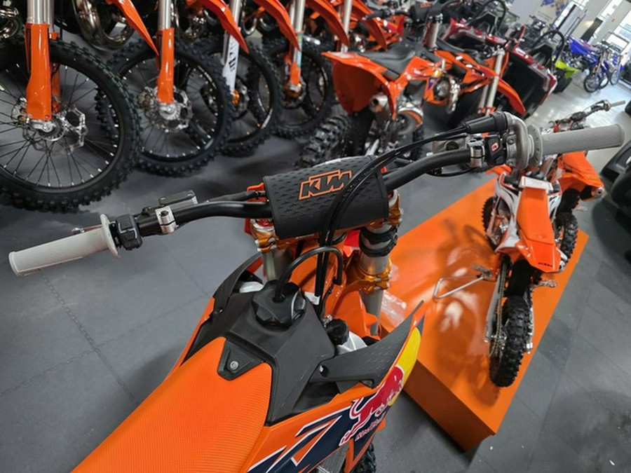 2025 Kawasaki KLR650 S Metallic Matte Old School Green ABS