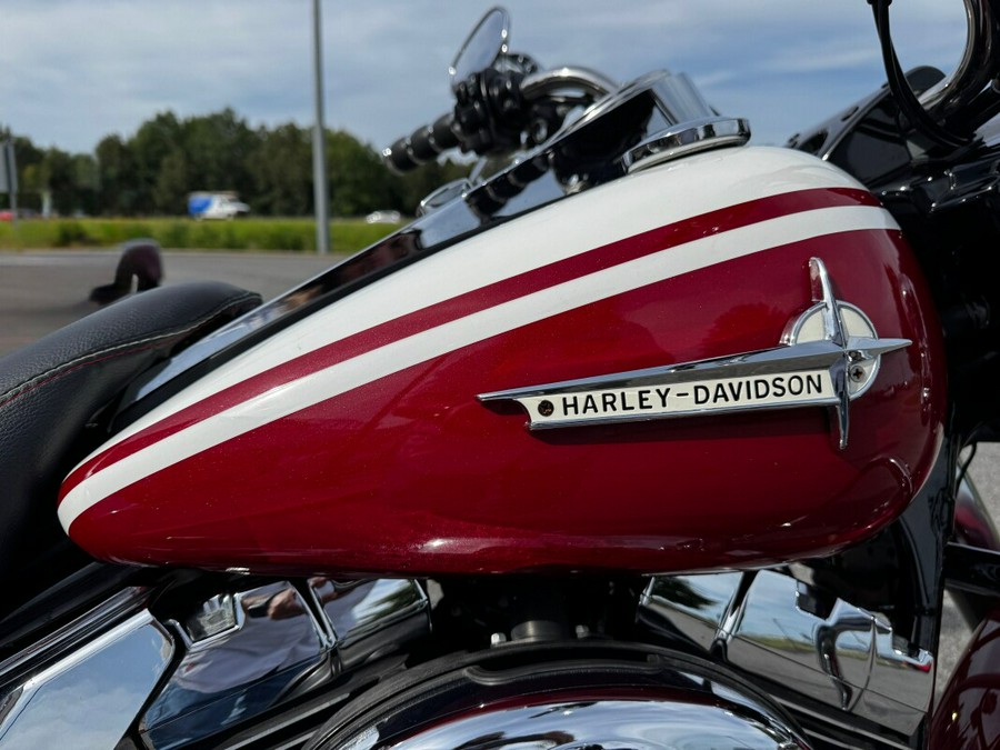 2005 Harley-Davidson® Road King® Police Birch White/Red