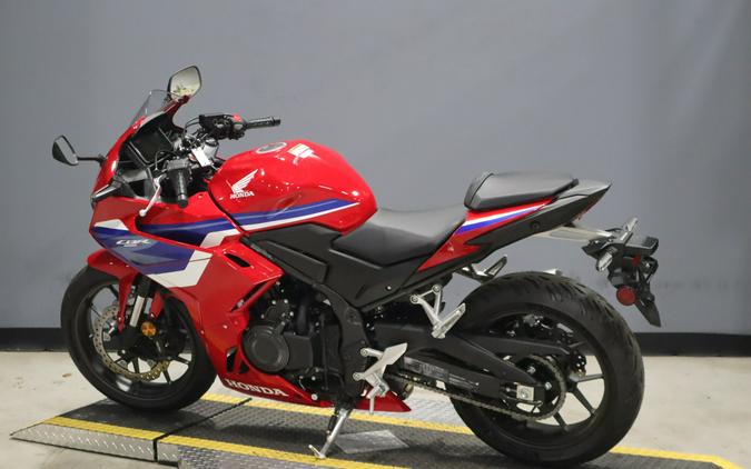 2025 Honda CBR500R Grand Prix Red