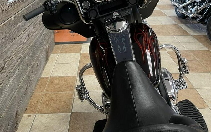 2004 Harley-Davidson Electra Glide® Standard Two-Tone Vivid Black with Flames