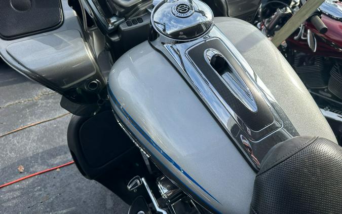 2016 Harley-Davidson CVO™ Road Glide™ Ultra