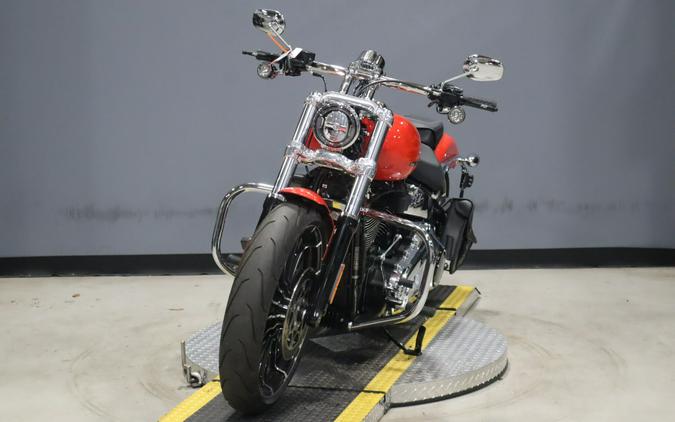 2026 Harley-Davidson® Breakout® Blood Orange Chrome Trim