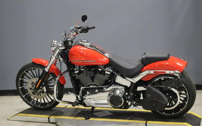 2026 Harley-Davidson® Breakout® Blood Orange Chrome Trim