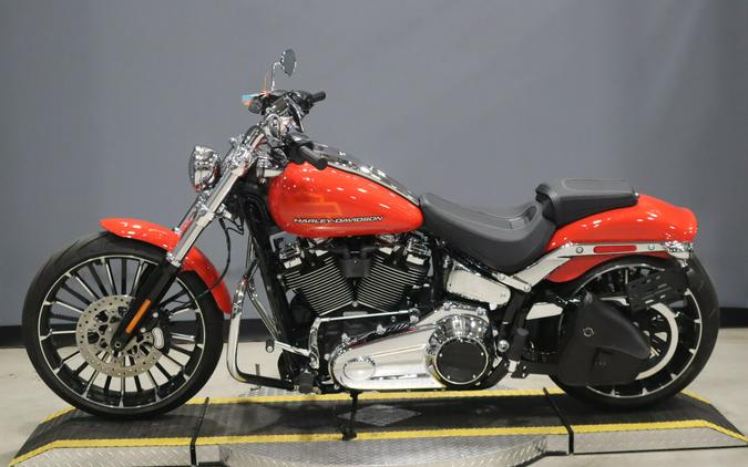 2026 Harley-Davidson® Breakout® Blood Orange Chrome Trim