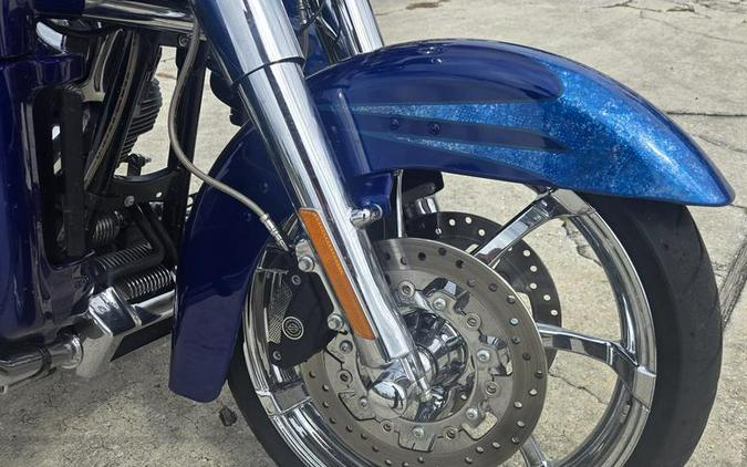 2013 Harley-Davidson® FLHRSE5 - CVO™ Road King®