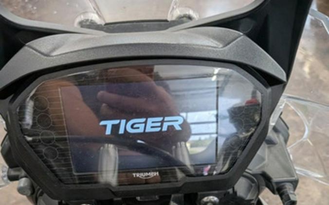 2018 Triumph Tiger 800 XCX Matt Khaki Green XCx