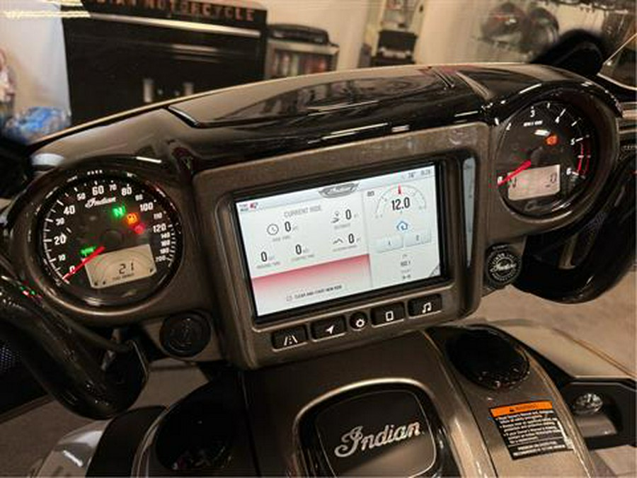 2025 Indian Motorcycle Roadmaster® Dark Horse® with PowerBand Audio Package