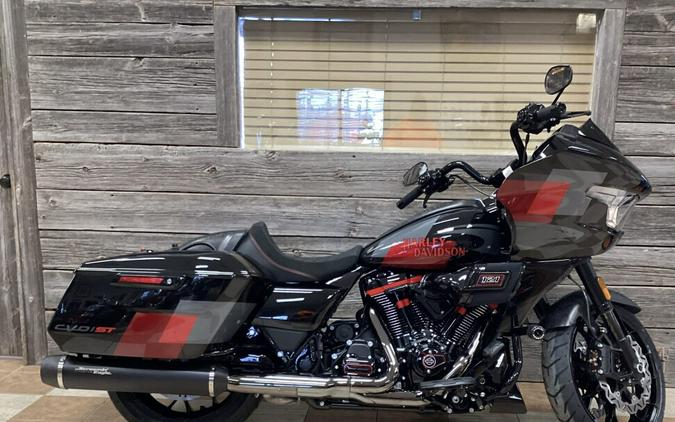 2025 Harley-Davidson CVO™ Road Glide® ST Hot Lap