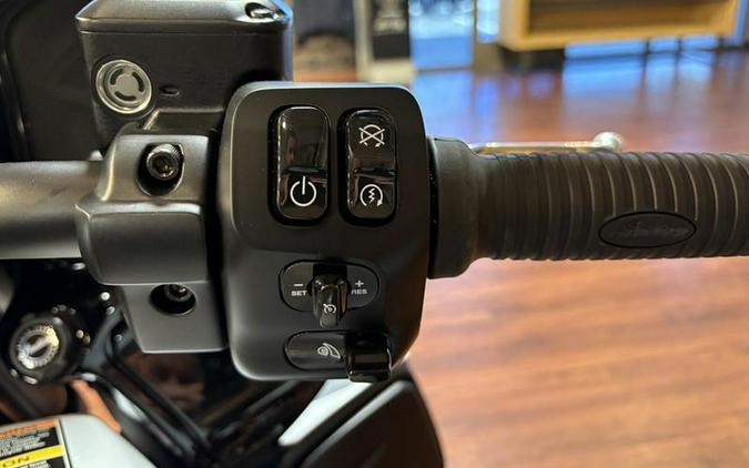 2025 Indian Motorcycle® Pursuit® Dark Horse® Ghost White Metallic with Black Vivid