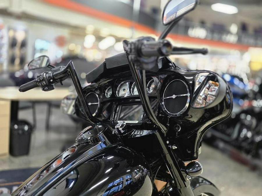 2017 Harley-Davidson® FLHXS - Street Glide® Special