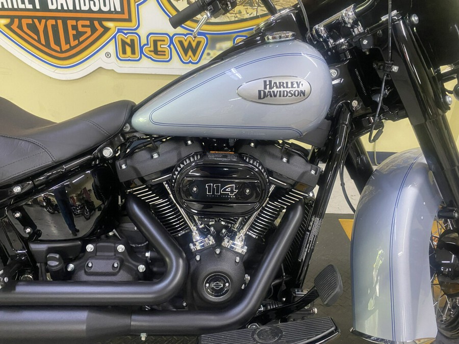 2024 Harley-Davidson Heritage Classic Atlas Silver Metallic - Black Finish