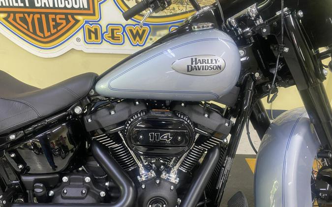 2024 Harley-Davidson Heritage Classic Atlas Silver Metallic - Black Finish