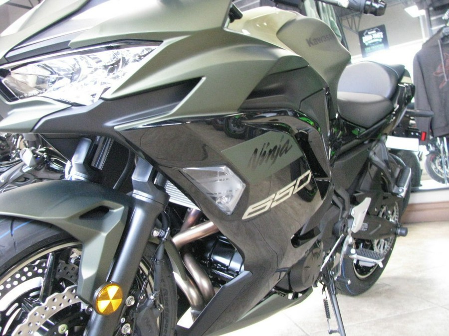 2024 Kawasaki Ninja® 650 Metallic Covert Green/Metallic Spark Black