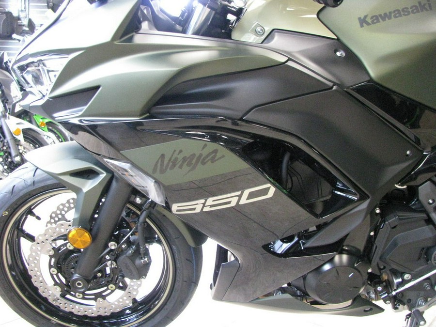 2024 Kawasaki Ninja® 650 Metallic Covert Green/Metallic Spark Black