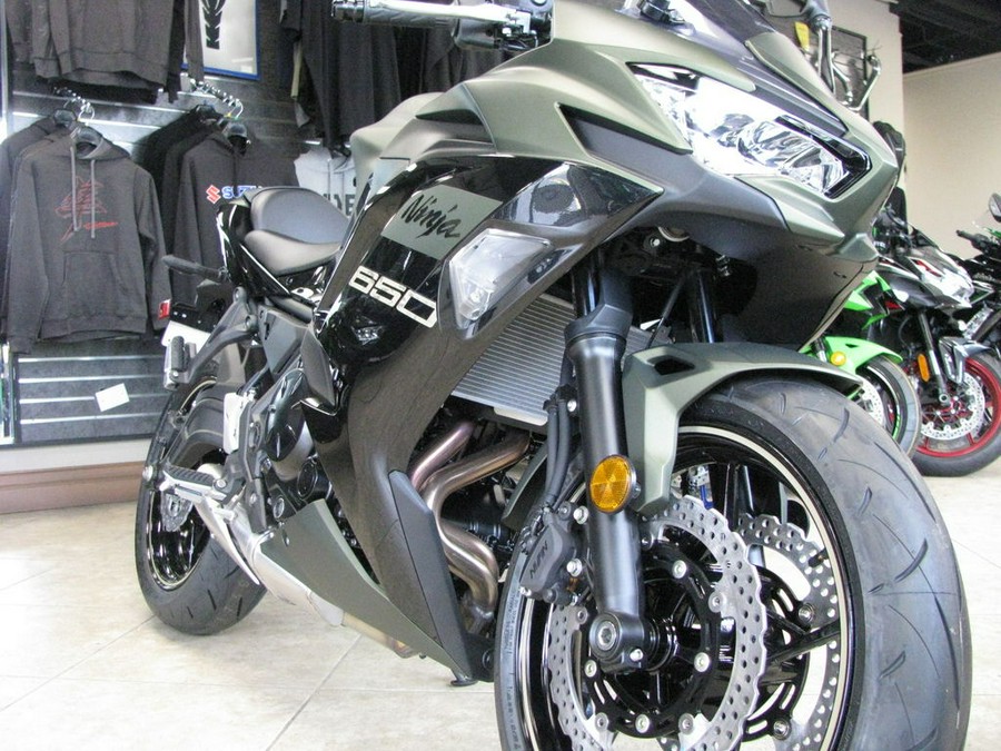 2024 Kawasaki Ninja® 650 Metallic Covert Green/Metallic Spark Black