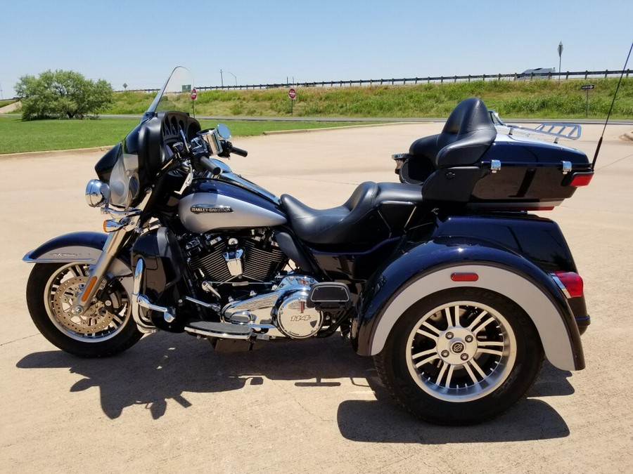 2019 Harley-Davidson Tri Glide Ultra Midnight Blue/Barracuda Silver