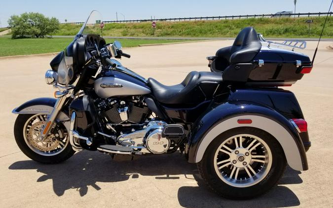 2019 Harley-Davidson Tri Glide Ultra Midnight Blue/Barracuda Silver