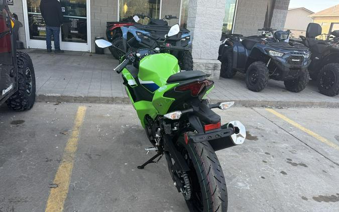 2026 Kawasaki Ninja® 500 Metallic Flat Spark Black