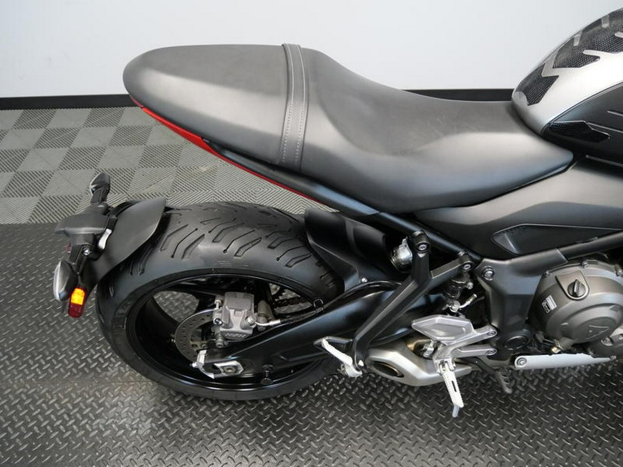 2022 Triumph Trident 660 Silver Ice Diablo Red