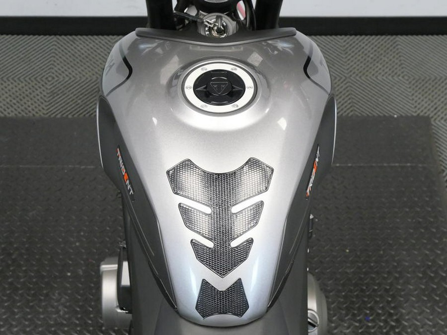 2022 Triumph Trident 660 Silver Ice Diablo Red