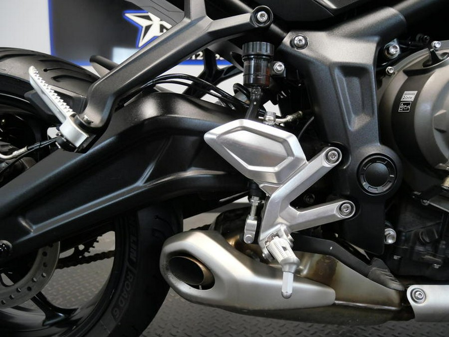 2022 Triumph Trident 660 Silver Ice Diablo Red