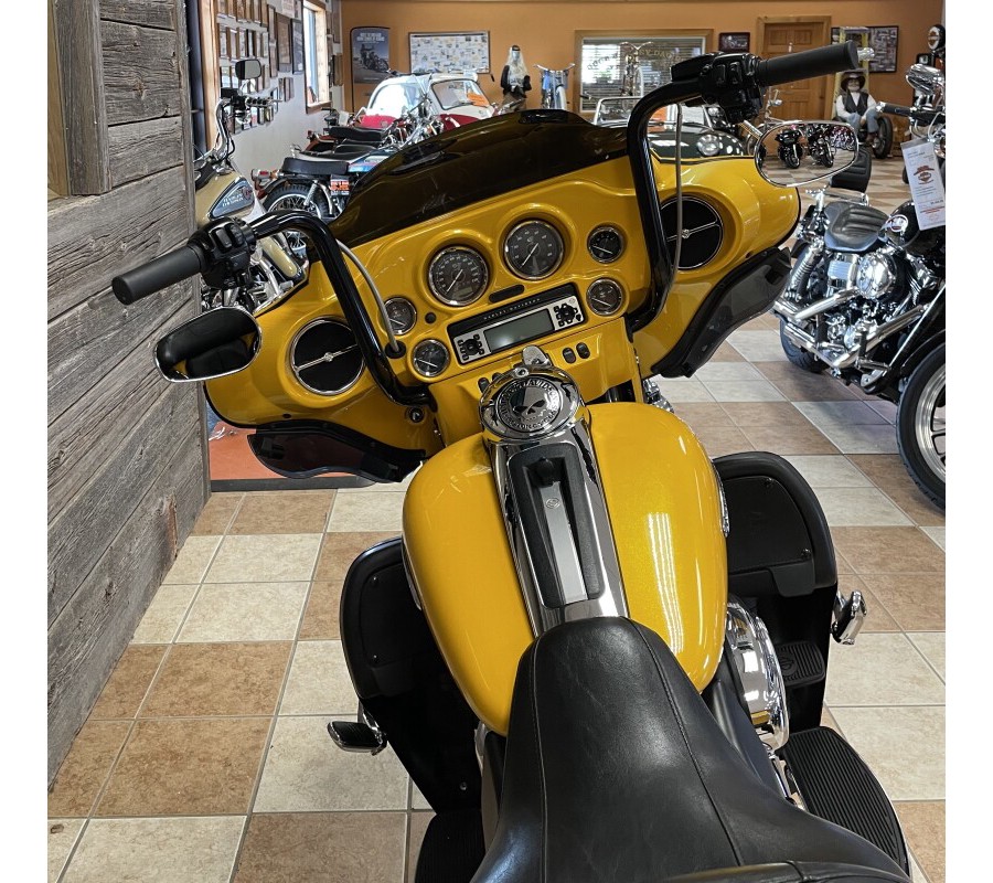 2013 Harley-Davidson Electra Glide® Ultra Limited Two-Tone Chrome Yellow/Vivid Black