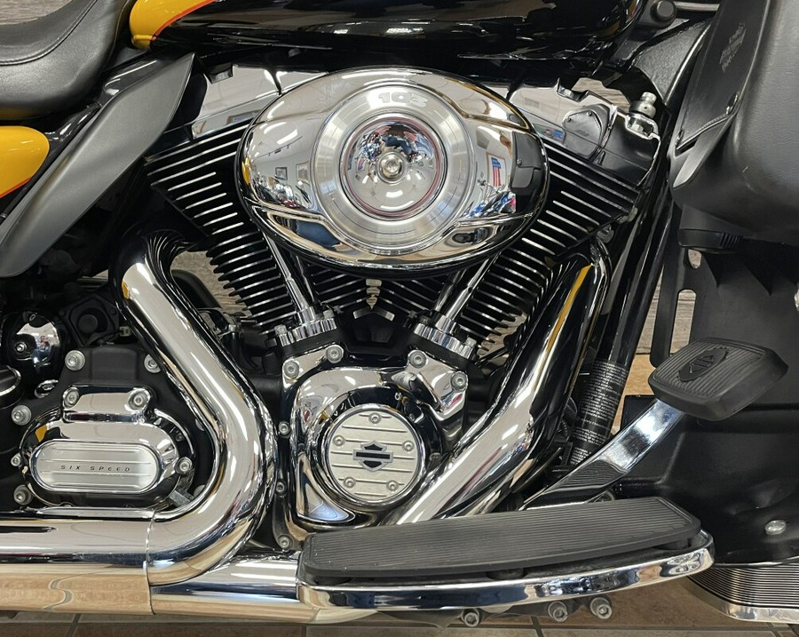 2013 Harley-Davidson Electra Glide® Ultra Limited Two-Tone Chrome Yellow/Vivid Black