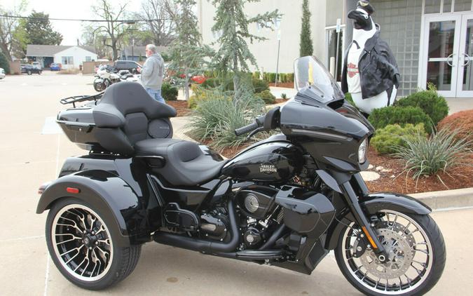 2026 Harley-Davidson Street Glide 3 Limited Vivid Black Black Trim