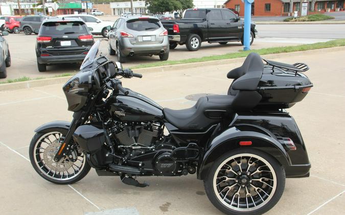 2026 Harley-Davidson Street Glide 3 Limited Vivid Black Black Trim