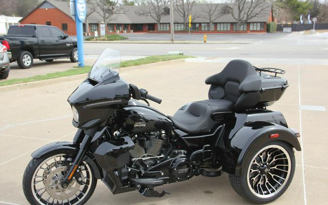 2026 Harley-Davidson Street Glide 3 Limited Vivid Black Black Trim
