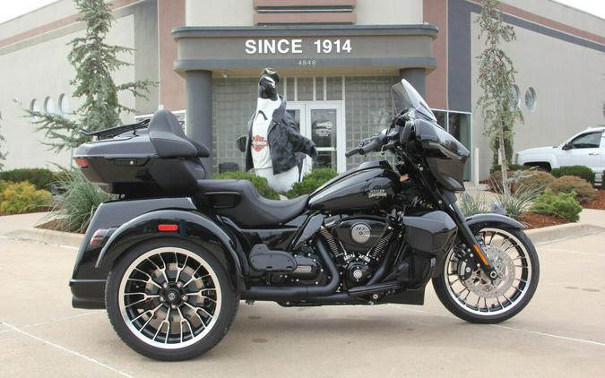 2026 Harley-Davidson Street Glide 3 Limited Vivid Black Black Trim