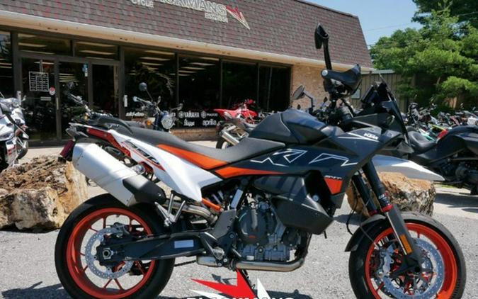 2024 KTM 890 SMT