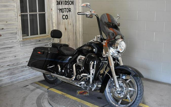 2013 Harley-Davidson® FLHRSE5 - CVO™ Road King®