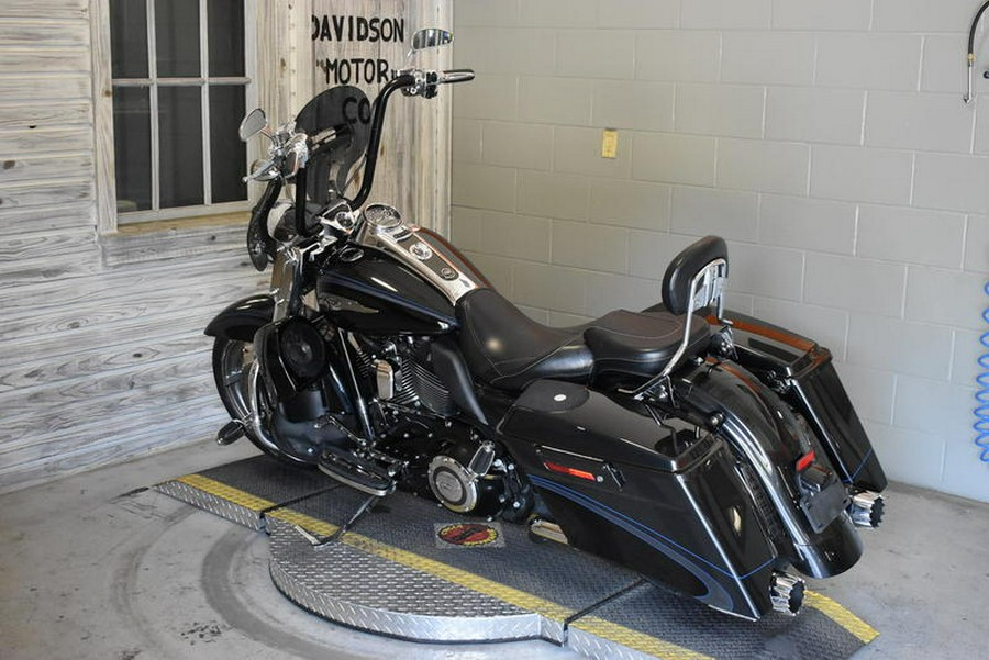 2013 Harley-Davidson® FLHRSE5 - CVO™ Road King®