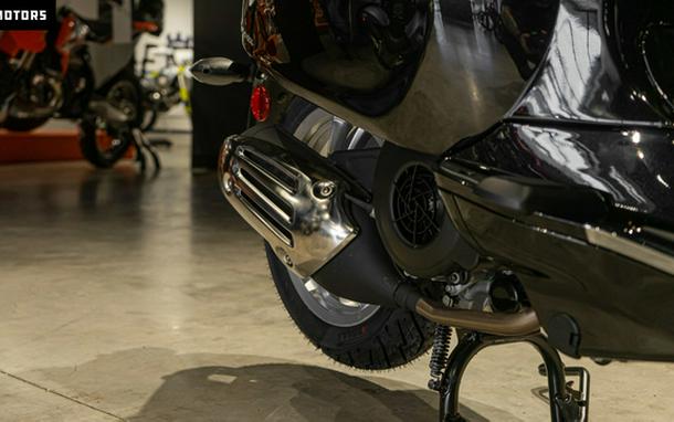 2023 Vespa PRIMAVERA 150 BLACK & RED US MY23