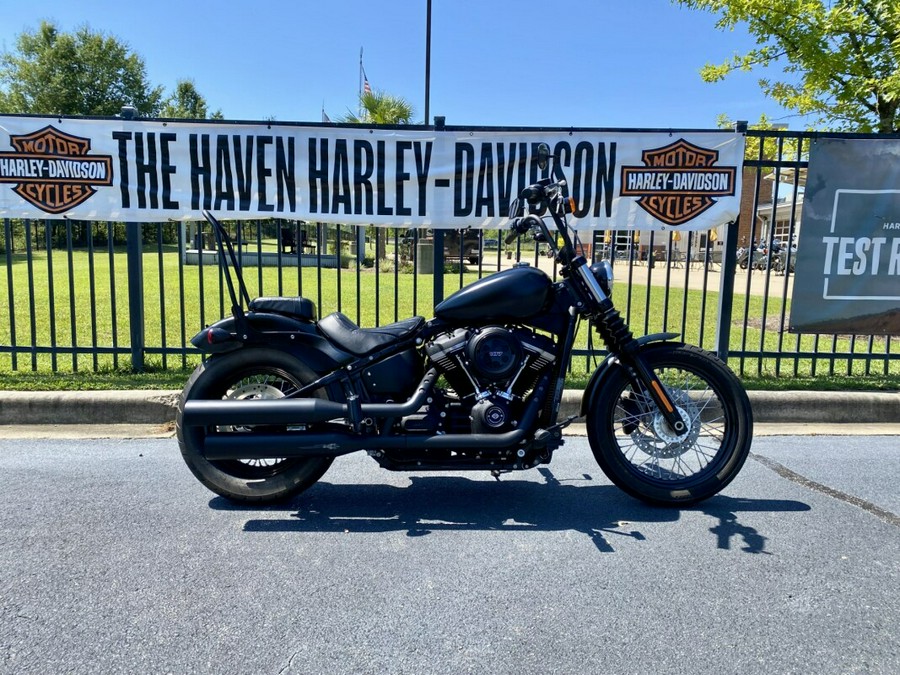 2020 Harley-Davidson® Street Bob® Billiard Red/Vivid Black