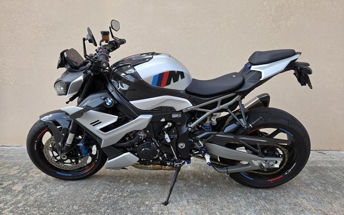 2025 BMW M1000 R