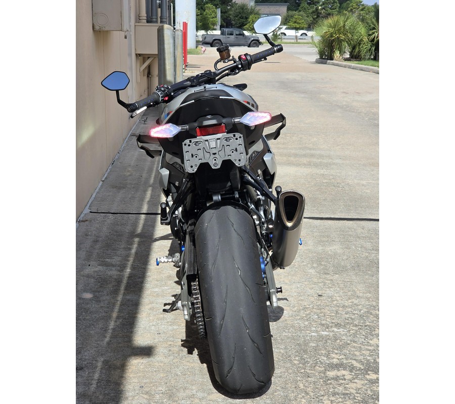 2025 BMW M1000 R