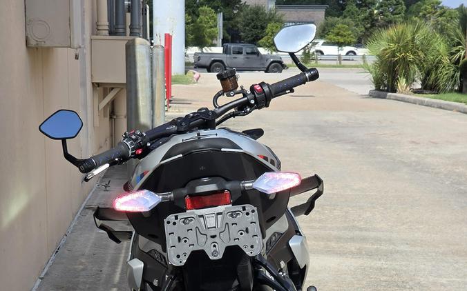 2025 BMW M1000 R