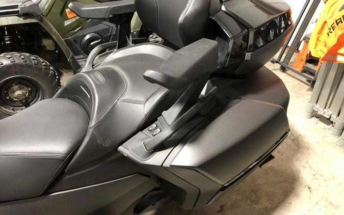 2025 Can-Am® Spyder RT Limited Dark Wheels