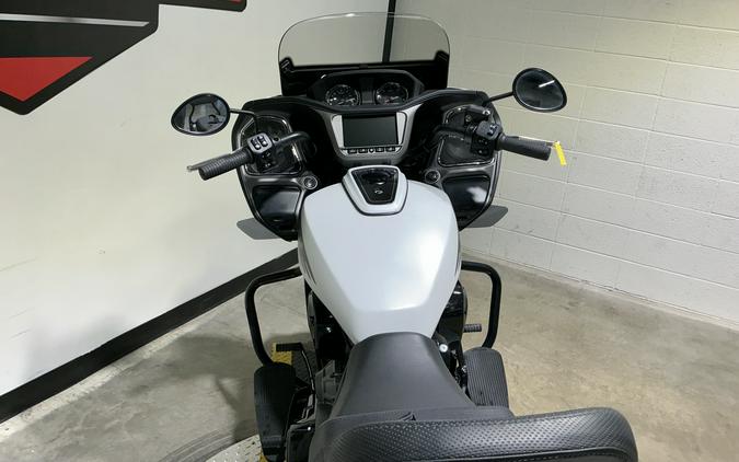 2020 Indian Motorcycle Challenger® Dark Horse®