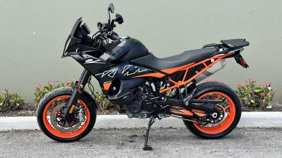 2024 KTM 890 SMT