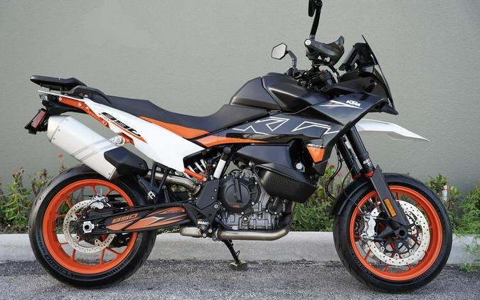 2024 KTM 890 SMT