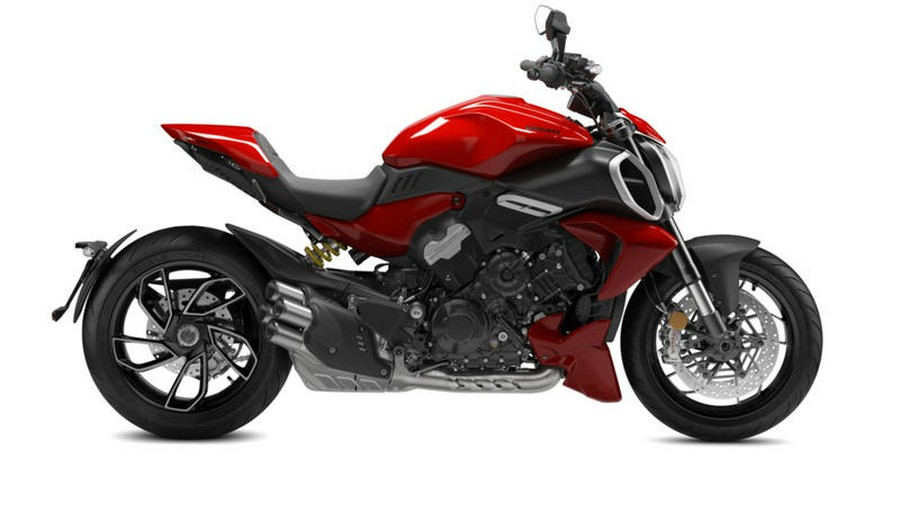 2023 Ducati Diavel V4 Red