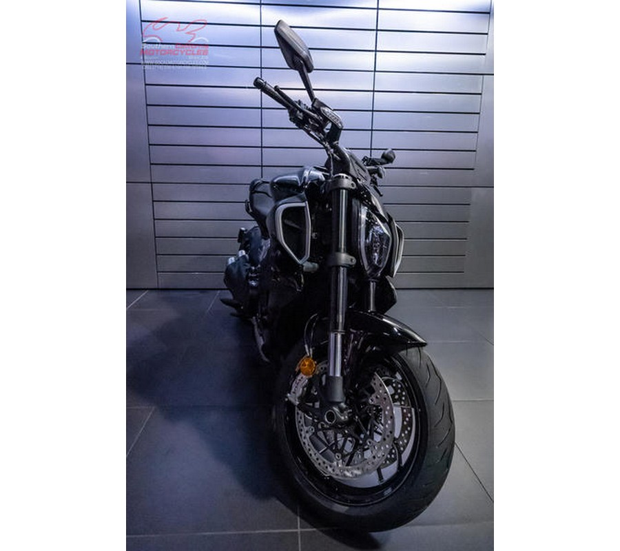 2023 Ducati Diavel V4 Thrilling Black
