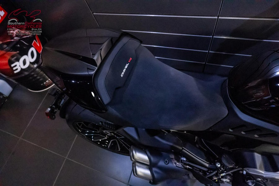2023 Ducati Diavel V4 Thrilling Black