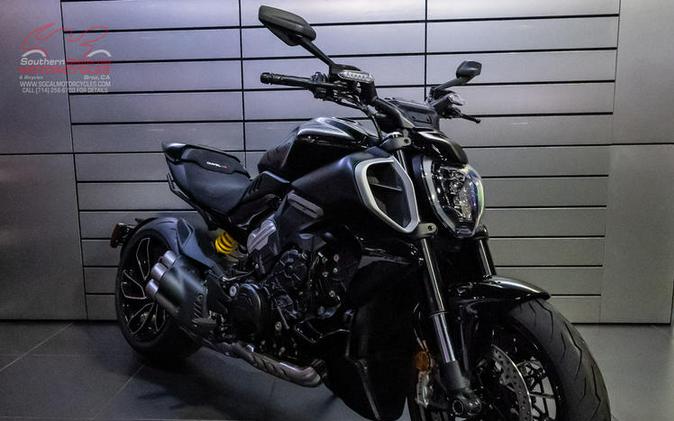 2023 Ducati Diavel V4 Thrilling Black